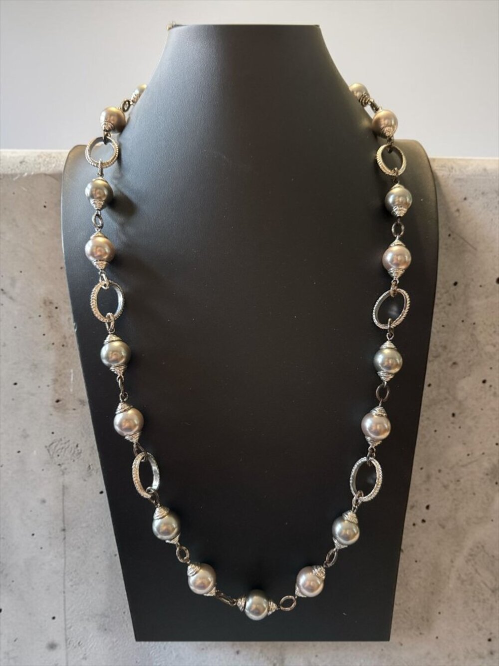 Silver-Tone Chain Necklace With Gray Simulated Pearls & Textured Links - 28 Inch